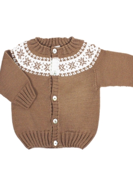 chaqueta camel con greca blanca