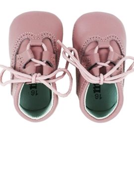 Baby shoes in pastel pink