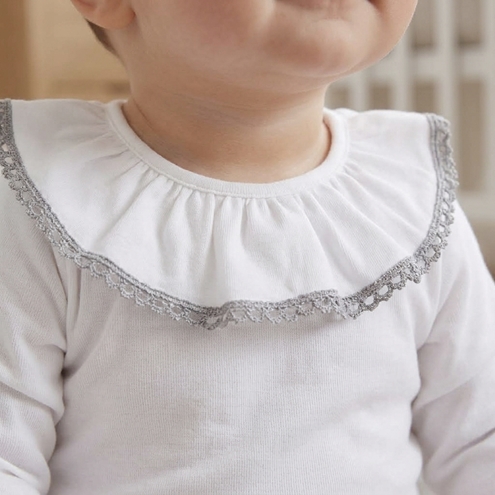 Body volante batista puntilla gris
