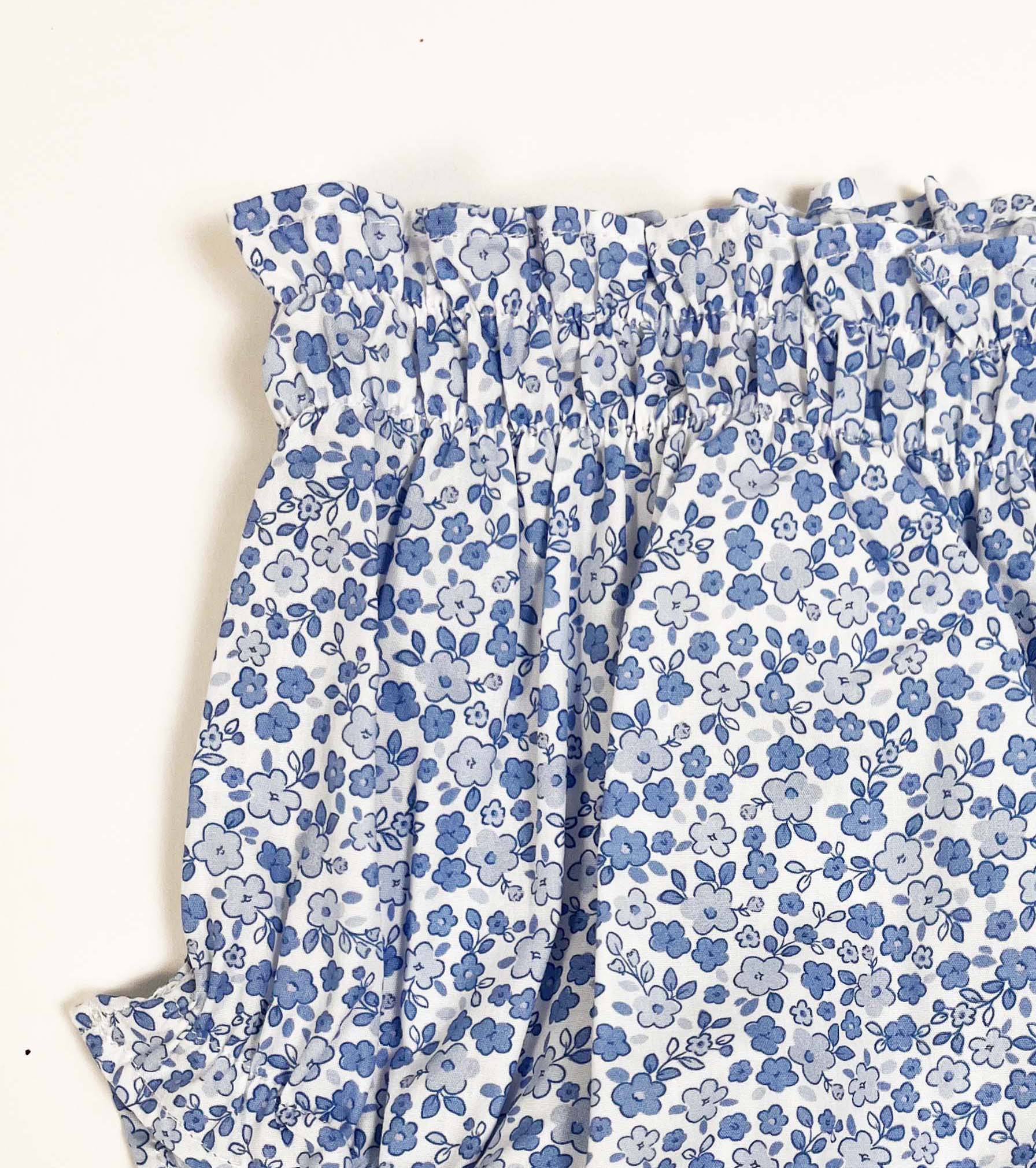 cubre azul flores detalle