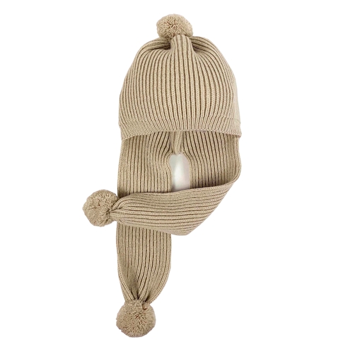 gorro de punto arena camel con bufanda y pompom